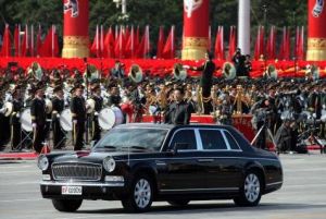國(guó)家元首 - 在國(guó)家機(jī)構(gòu)體系中實(shí)質(zhì)上或象征性地居于首腦